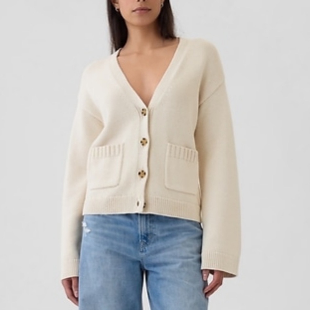 GAP Pocket Cream Cardigan Sweater - Picture 3 of 7